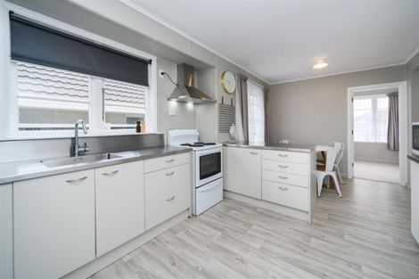 Photo of property in 2 Chester Crescent, West End, Palmerston North, 4410