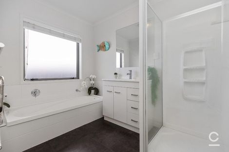 Photo of property in 25 Raiha Street, Papamoa Beach, Papamoa, 3118