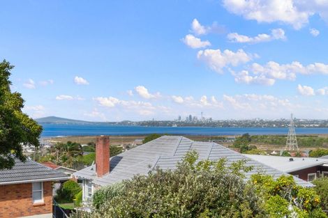 Photo of property in 10a Jaemont Avenue, Te Atatu South, Auckland, 0610