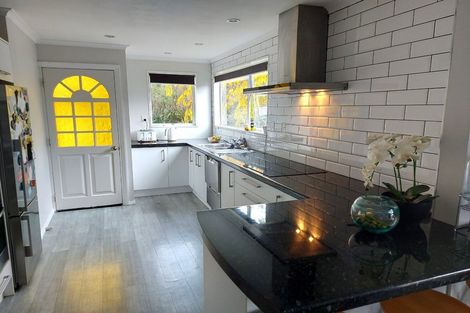 Photo of property in 66 Pinehaven Road, Pinehaven, Upper Hutt, 5019