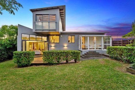 Photo of property in 65 Forrest Hill Road, Milford, Auckland, 0620