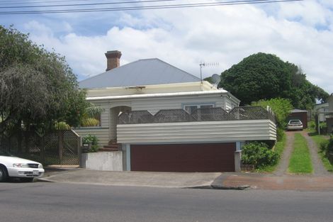 Photo of property in 4 Woodbine Avenue, Greenlane, Auckland, 1051