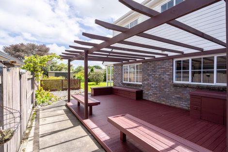 Photo of property in 2 Rosebank Avenue, Kelvin Grove, Palmerston North, 4414