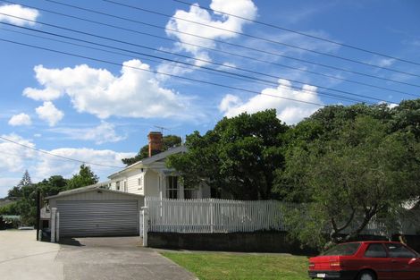 Photo of property in 18 Rutland Road, Stanley Point, Auckland, 0624