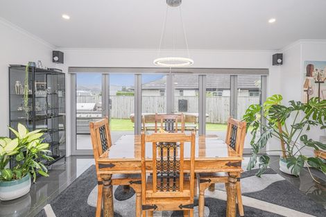 Photo of property in 18 Roseberry Place, Whitianga, 3510