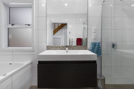 Photo of property in 70 Kahu Road, Paremata, Porirua, 5024