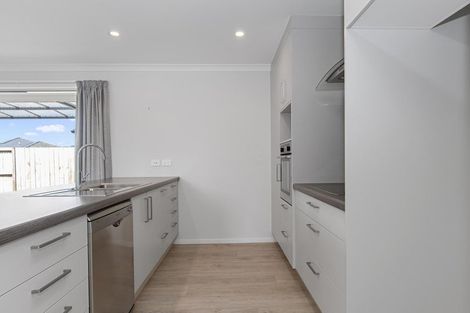 Photo of property in 57 Kahuparere Crescent, Pyes Pa, Tauranga, 3112