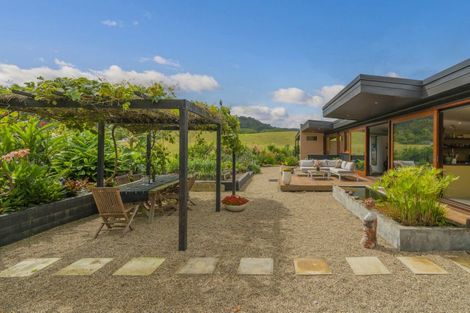 Photo of property in 19 Victoria Street, Coromandel, 3506