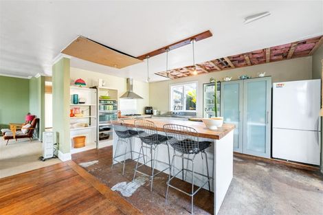 Photo of property in 10 Grendon Road, Titirangi, Auckland, 0604