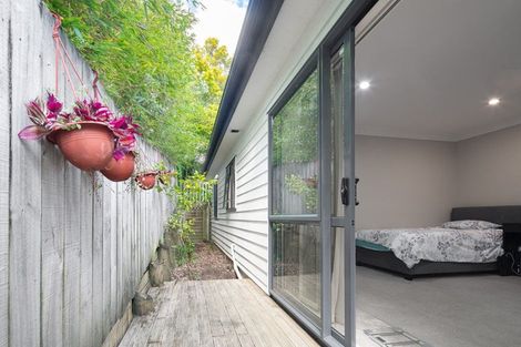 Photo of property in 1 Mana Lane, Pinehill, Auckland, 0632