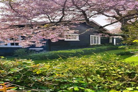 Photo of property in 2 Hoyle Place, New Plymouth, 4310