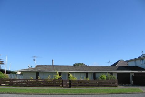 Photo of property in 2a Reeves Street, Waikanae Beach, Waikanae, 5036