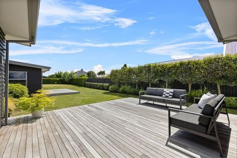 Photo of property in 17 Jacqueline Drive, West Melton, 7618