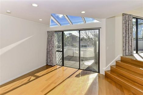 Photo of property in 20 Gillard Place, Eastern Beach, Auckland, 2012