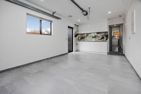 Photo of property in 29a Plumley Crescent, Mangere, Auckland, 2022