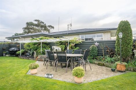 Photo of property in 14 Hollows Crescent, Takaro, Palmerston North, 4412