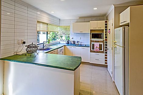 Photo of property in 2/20 Hutchinsons Road, Bucklands Beach, Auckland, 2014