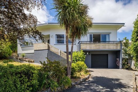 Photo of property in 34 Ranui Terrace, Tawa, Wellington, 5028