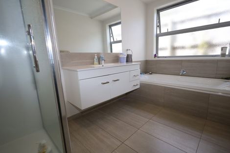 Photo of property in 35 Rochfort Crescent, Pyes Pa, Tauranga, 3112