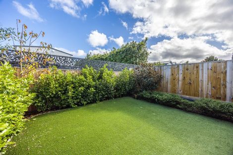 Photo of property in 11/10 Fathom Place, Te Atatu Peninsula, Auckland, 0610