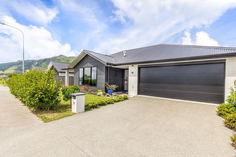 Photo of property in 12 Teiaroa Street, Waikanae, 5036