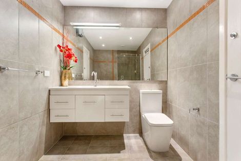 Photo of property in 16 Lucas Place, Weymouth, Auckland, 2103