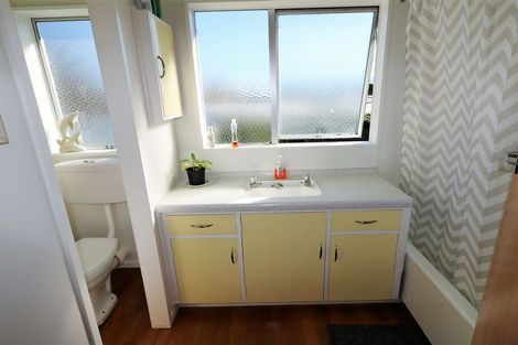 Photo of property in 2 Fairbrother Street, Carterton, 5713