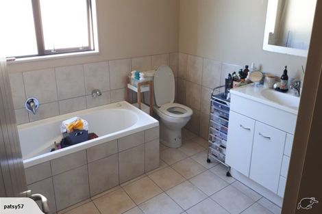 Photo of property in Te Kakariki Apartments, 2/2 Wellington Road, Paekakariki, 5034