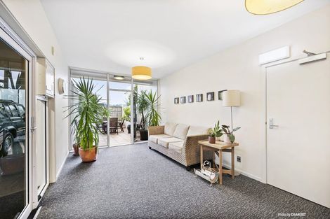 Photo of property in Landscape Apartments, 123-125 Austin Street, Mount Victoria, Wellington, 6011