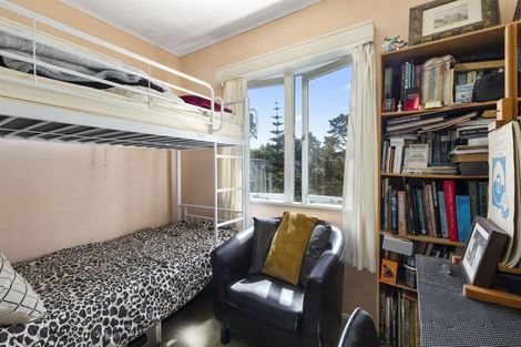 Photo of property in 389 Wairau Road, Totara Vale, Auckland, 0629