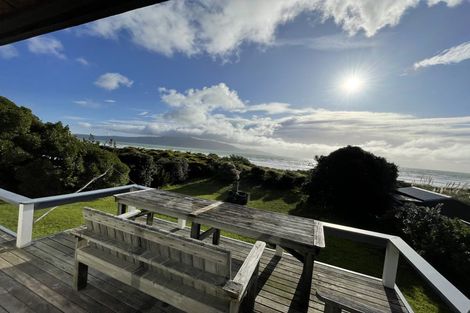 Photo of property in 25 Oratia Street, Waikanae Beach, Waikanae, 5036