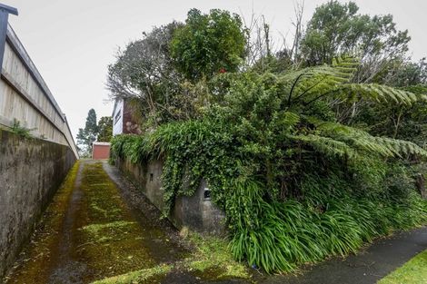 Photo of property in 33 Tarahua Road, Vogeltown, New Plymouth, 4310
