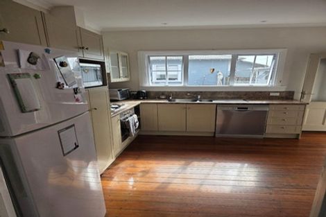 Photo of property in 28 List Street, Welbourn, New Plymouth, 4310