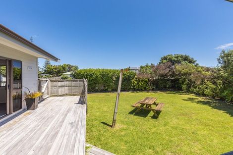 Photo of property in 7 Adrian Grove, Waikanae Beach, Waikanae, 5036