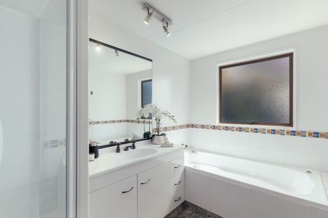 Photo of property in 68 Cannon Hill Crescent, Mount Pleasant, Christchurch, 8081