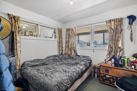 Photo of property in 6 Wynyard Crescent, Fernhill, Queenstown, 9300