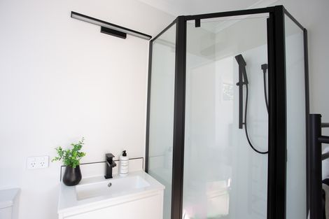 Photo of property in 10 Van Baarle Close, Carterton, 5713