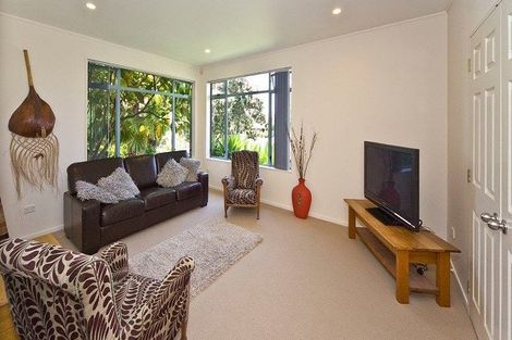 Photo of property in 82 Buscomb Avenue, Henderson, Auckland, 0610