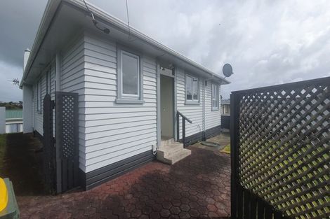 Photo of property in 1 Endeavour Street, Marfell, New Plymouth, 4310