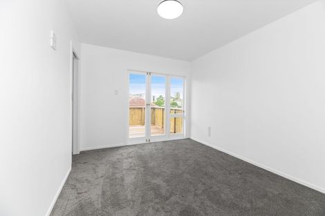 Photo of property in 5 Glenford Lane, Te Atatu Peninsula, Auckland, 0610