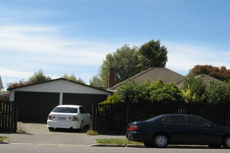 Photo of property in 32 Avonhead Road, Avonhead, Christchurch, 8042