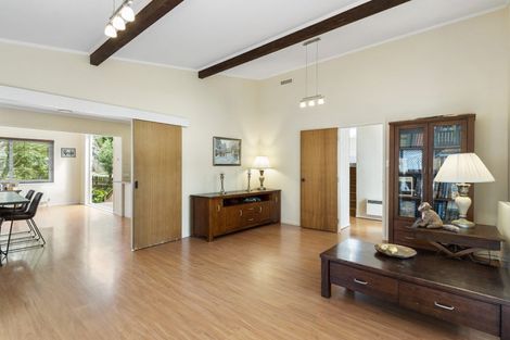 Photo of property in 22 Gwenand Place, Botany Downs, Auckland, 2010