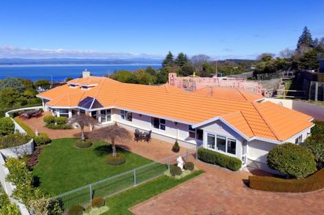 Photo of property in 2 Krissell Place, Acacia Bay, Taupo, 3330