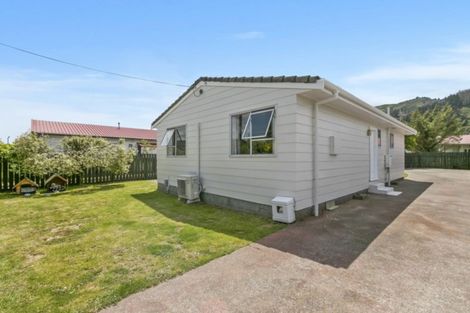 Photo of property in 4 Wellington Road, Wainuiomata, Lower Hutt, 5014
