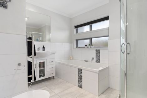 Photo of property in 12 Haden Place, Omokoroa, 3114