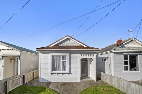 Photo of property in 123 Onepu Road, Lyall Bay, Wellington, 6022