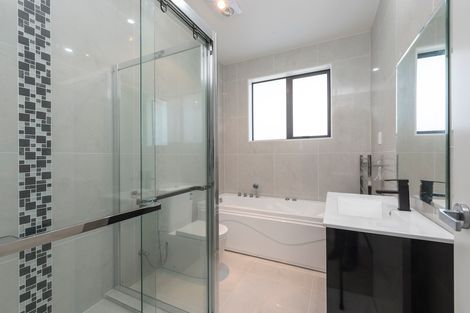 Photo of property in 19a Mackenzie Street, Te Atatu South, Auckland, 0610