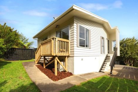 Photo of property in 5 Julia Place, Tawa, Wellington, 5028