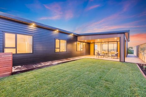 Photo of property in 11 Lauderdale Road, Papakowhai, Porirua, 5024