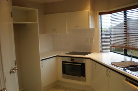 Photo of property in 2/4 Currell Way, Somerville, Auckland, 2014